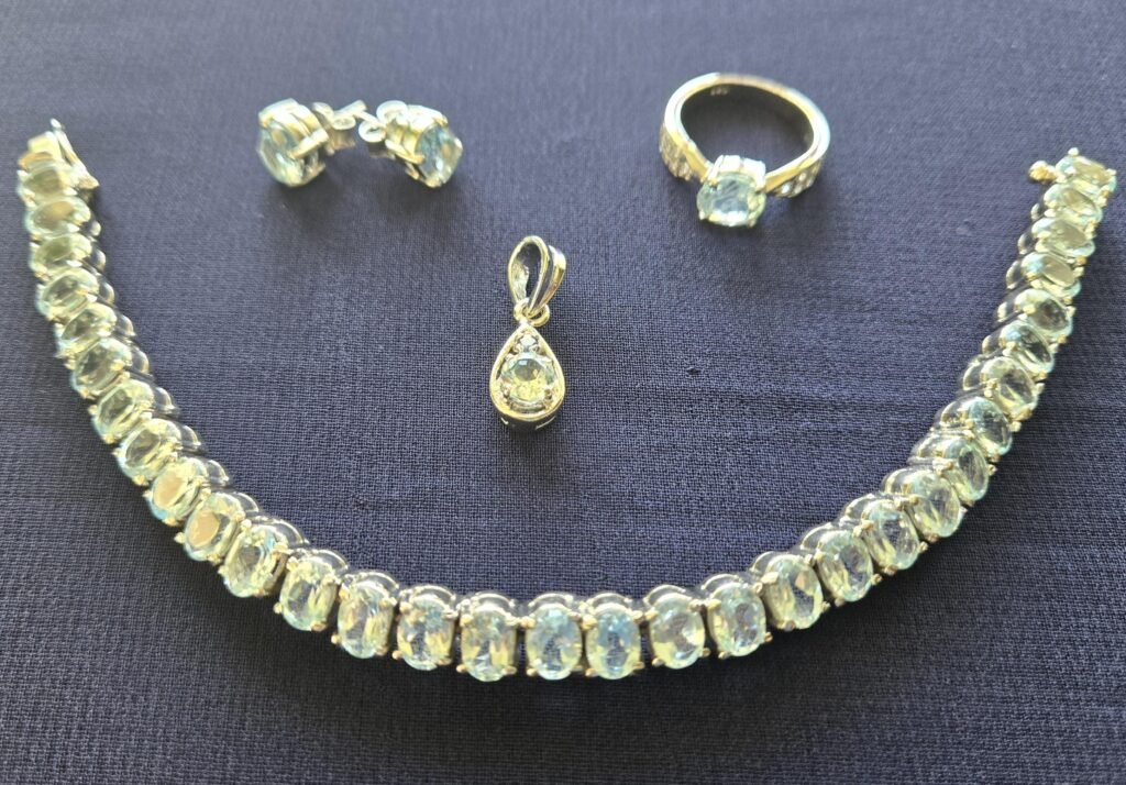 Diamond cut stone rich set