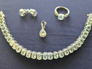 Diamond cut stone rich set