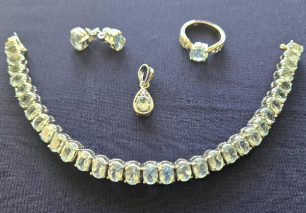 Diamond cut stone rich set