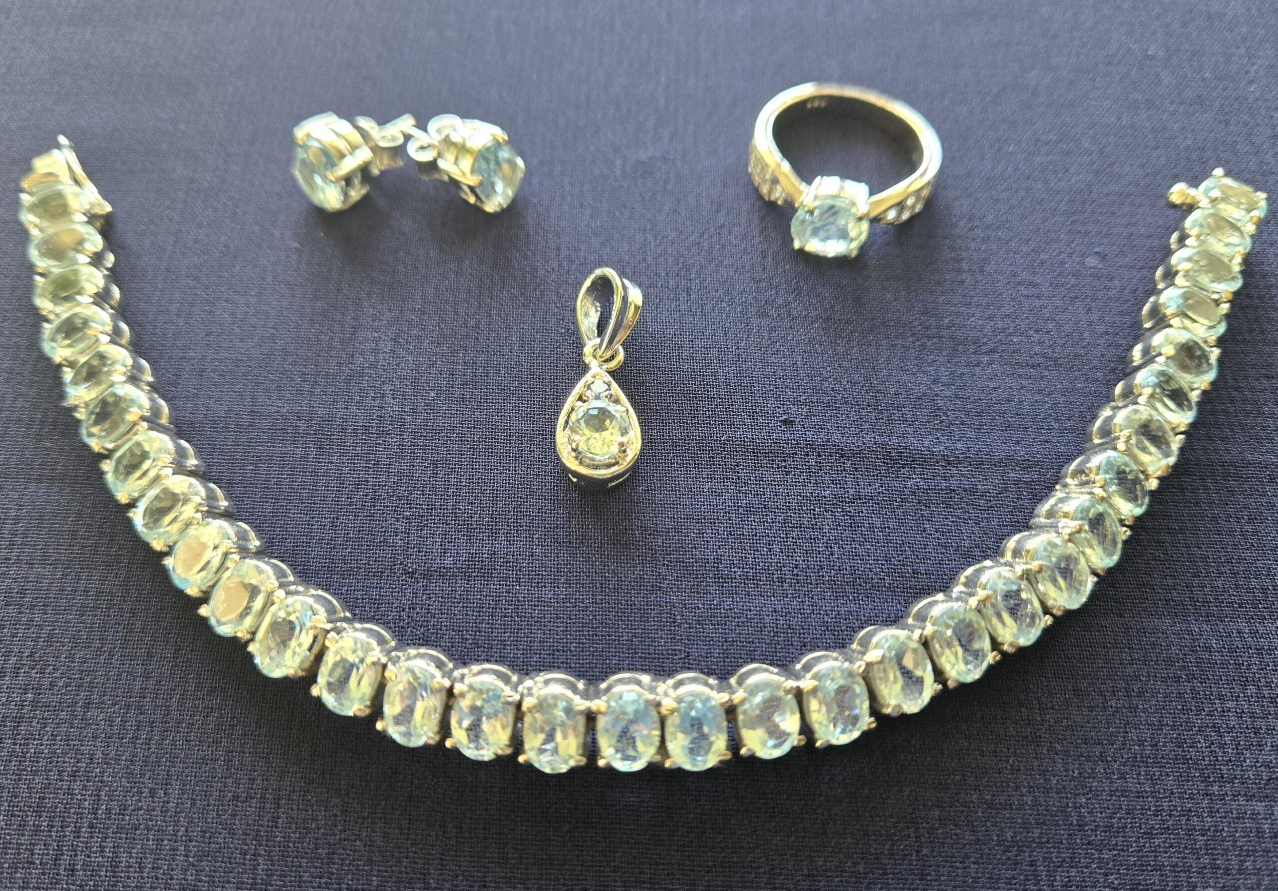 Diamond cut stone rich set