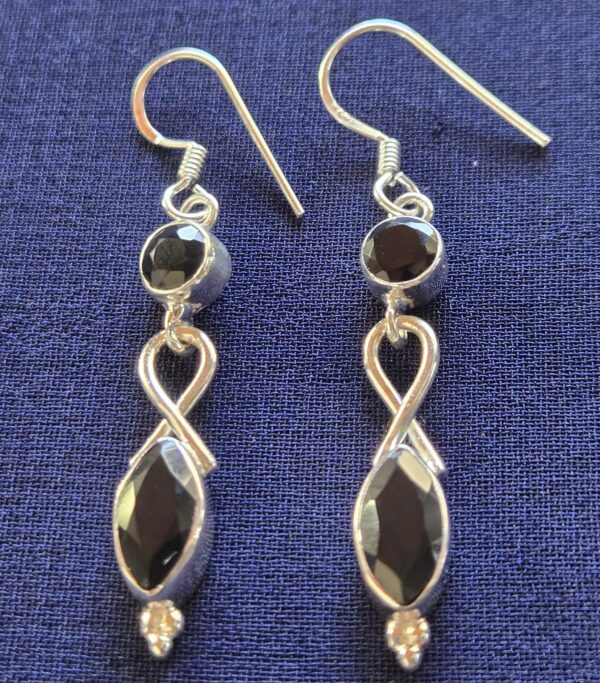 Earring Black twisted