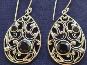 Earring Black curtain