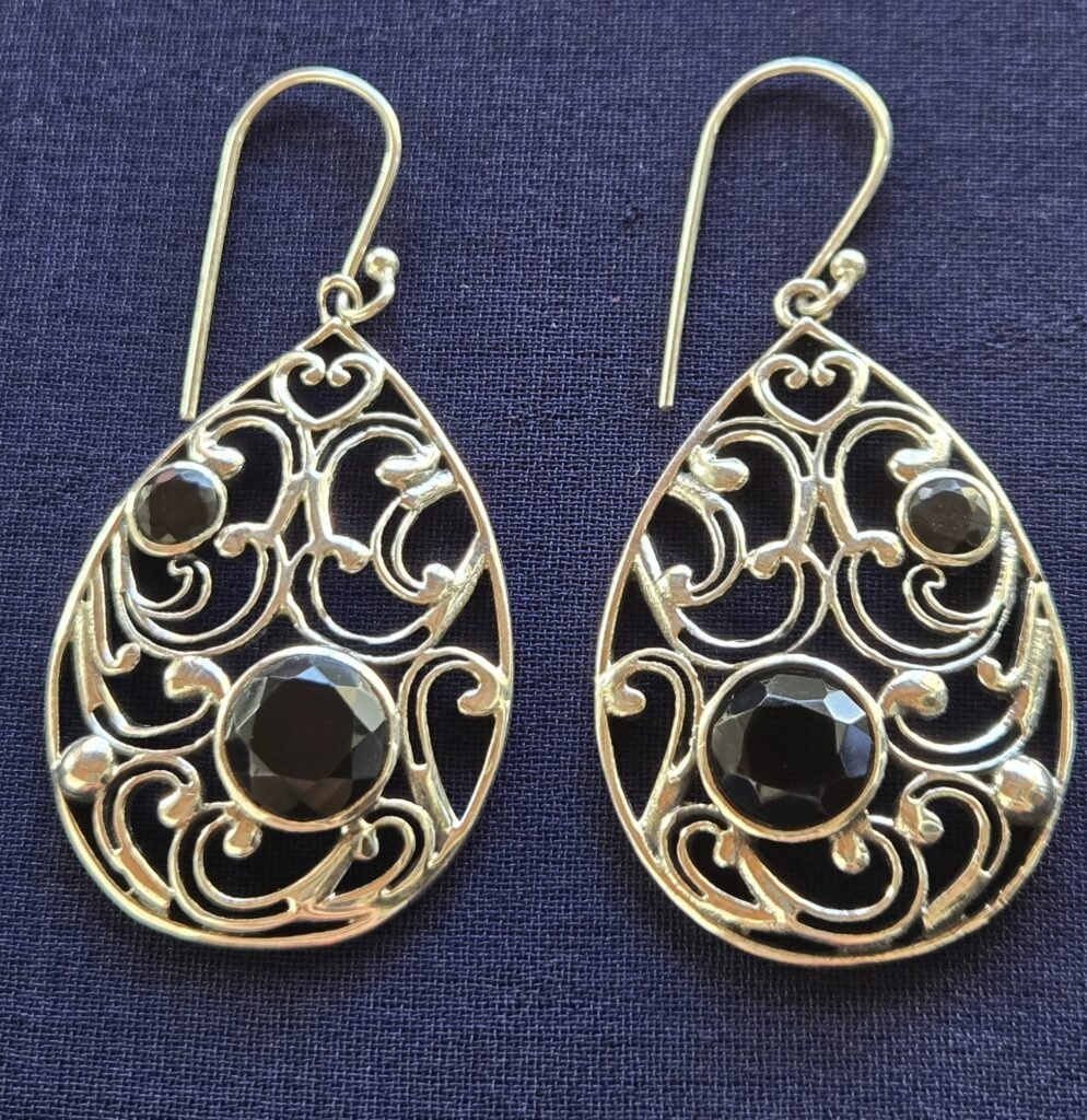 Earring Black curtain
