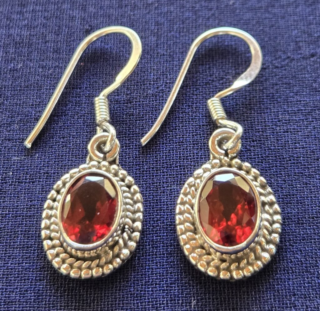 Earring Red stone dotted