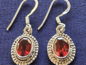 Earring Red stone dotted