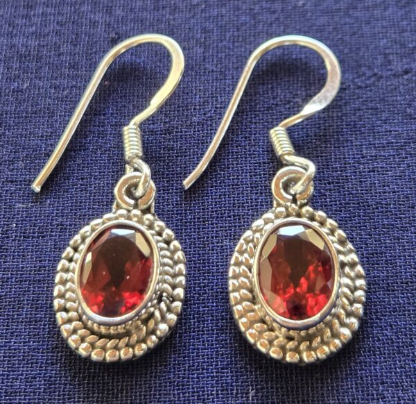 Earring Red stone dotted