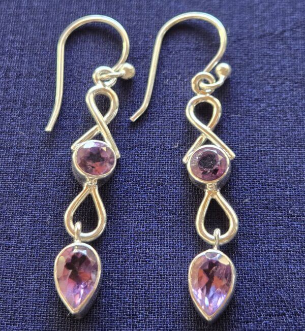 Earring light purple drops