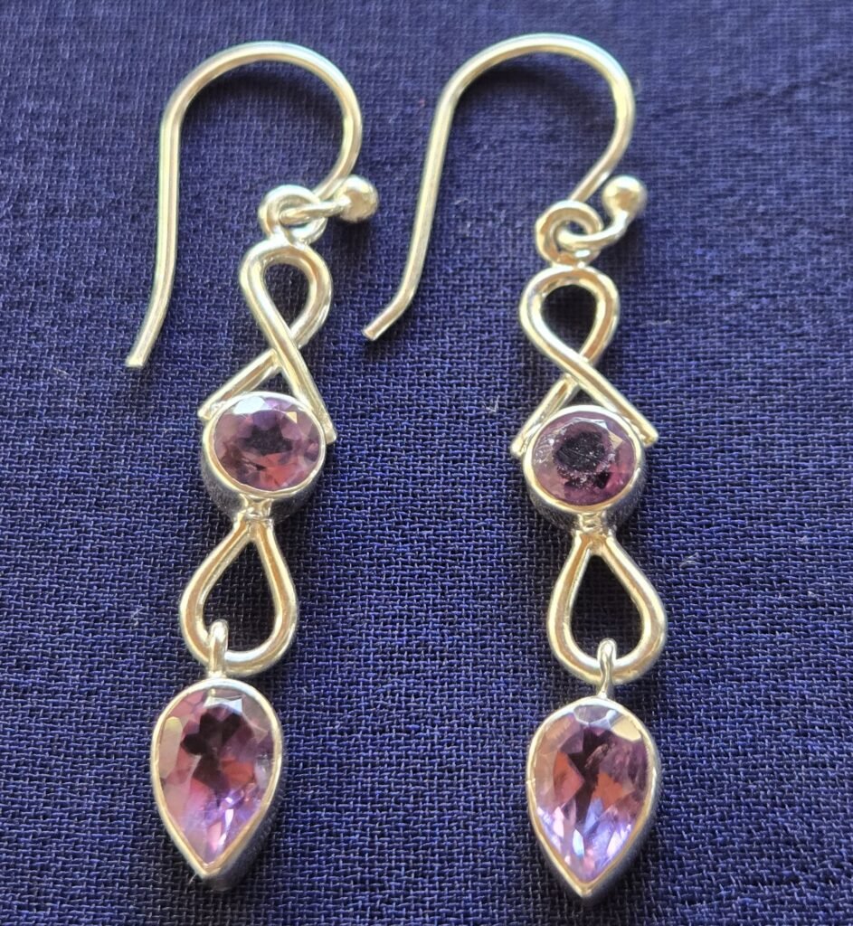 Earring light purple drops