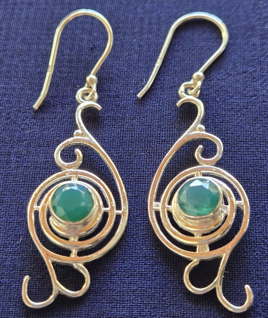 Earring deep green lotus