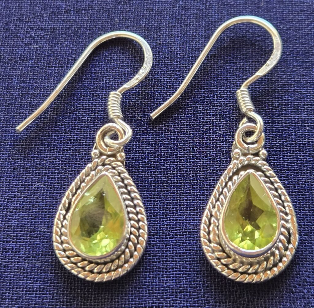 Earring light green drops