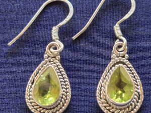 Earring light green drops