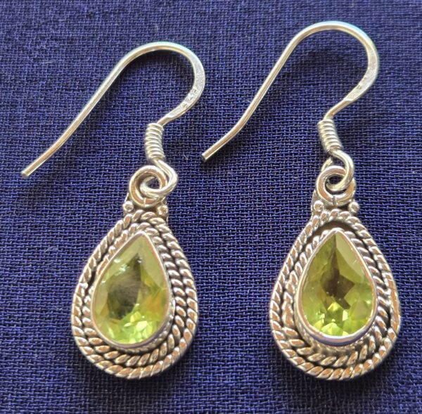 Earring light green drops