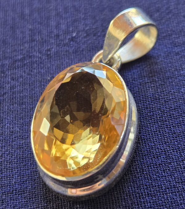 Honey round stone with diamond cuts