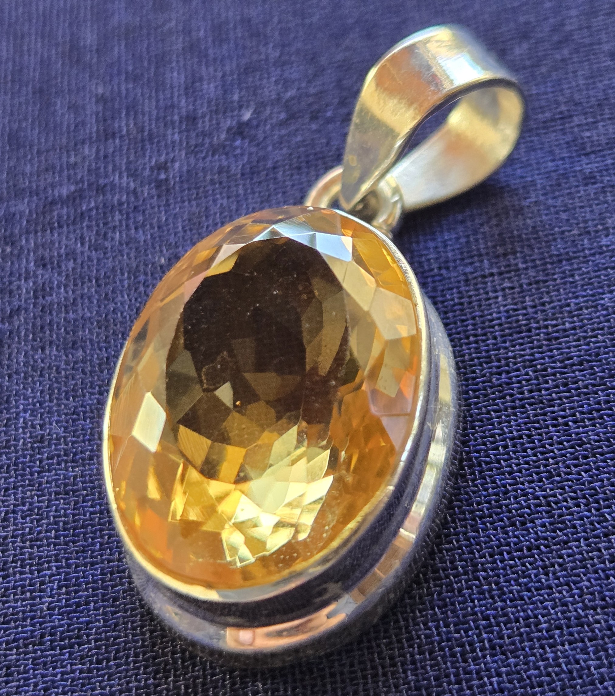 Honey round stone with diamond cuts